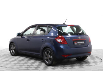 Подержанный автомобиль Kia Ceed Hatchback 2010 года (7 фото)