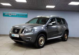 Подержанный автомобиль Nissan Terrano 2015 года (1 фото)