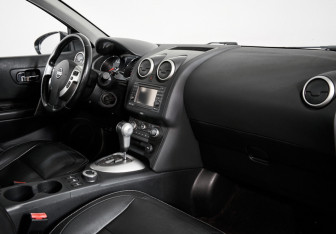 Подержанный автомобиль Nissan Qashqai+2 2012 года (9 фото)