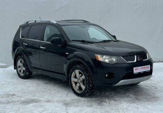 Подержанный автомобиль Mitsubishi Outlander 2008 года (3 фото)