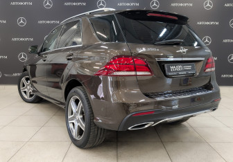 Подержанный автомобиль Mercedes-Benz GLE 2016 года (7 фото)