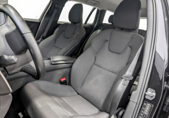 Подержанный автомобиль Volvo V60 2020 года (21 фото)