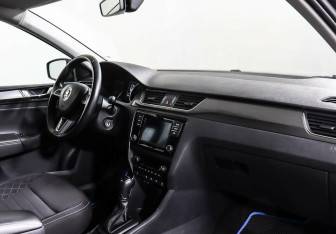 Подержанный автомобиль Skoda Rapid Liftback 2017 года (8 фото)