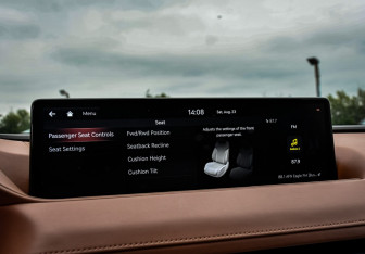 Подержанный автомобиль Genesis G80 2021 года (28 фото)