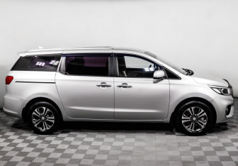 Подержанный автомобиль Kia Carnival 2019 года (4 фото)
