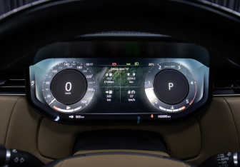 Подержанный автомобиль Land Rover Range Rover 2023 года (13 фото)