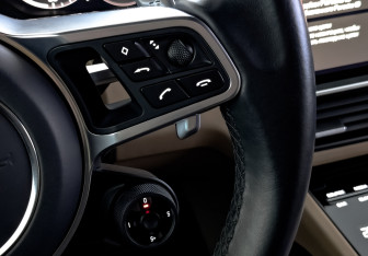 Подержанный автомобиль Porsche Cayenne 2021 года (30 фото)