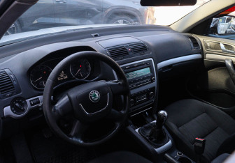 Подержанный автомобиль Skoda Octavia Wagon 2009 года (12 фото)