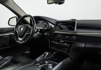 Подержанный автомобиль BMW X6 2016 года (9 фото)