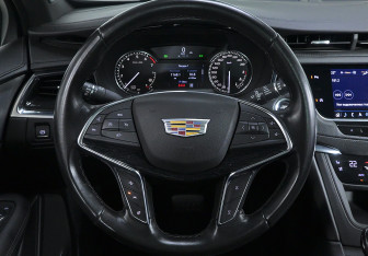 Подержанный автомобиль Cadillac XT5 2020 года (10 фото)