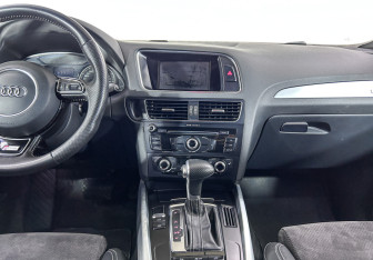 Подержанный автомобиль Audi Q5 2015 года (13 фото)