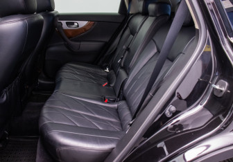 Подержанный автомобиль Infiniti QX70 2014 года (11 фото)