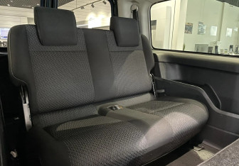 Подержанный автомобиль Volkswagen Caddy Compactvan 2016 года (17 фото)