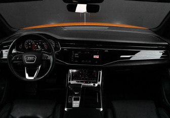 Подержанный автомобиль Audi Q8 2018 года (13 фото)