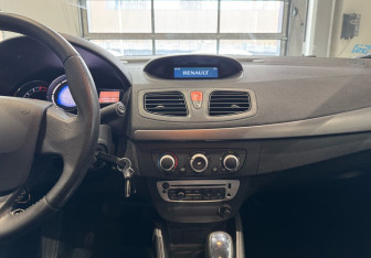 Подержанный автомобиль Renault Fluence 2014 года (16 фото)
