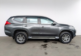Подержанный автомобиль Mitsubishi Pajero Sport 2018 года (4 фото)