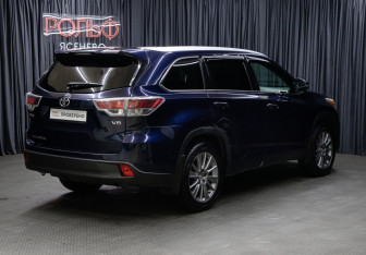 Подержанный автомобиль Toyota Highlander 2014 года (5 фото)