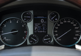 Подержанный автомобиль Lexus LX 2012 года (12 фото)