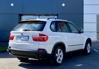 Подержанный автомобиль BMW X5 2008 года (5 фото)