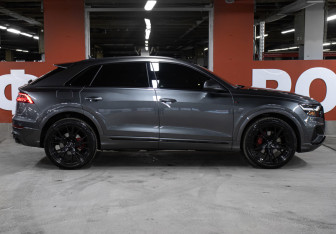 Подержанный автомобиль Audi Q8 2019 года (4 фото)