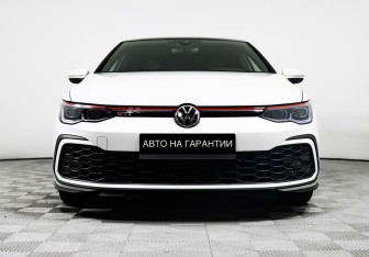 Подержанный автомобиль Volkswagen Golf GTI Hatchback 2021 года (2 фото)