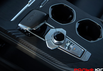 Подержанный автомобиль Changan UNI-K 2023 года (8 фото)