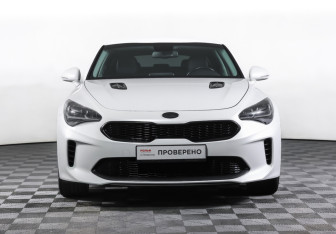 Подержанный автомобиль Kia Stinger 2018 года (2 фото)