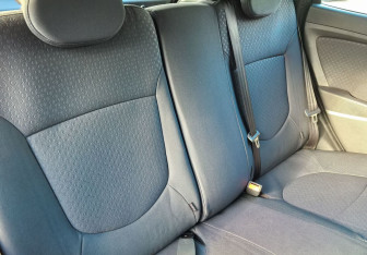 Подержанный автомобиль Hyundai Solaris Hatchback 2013 года (13 фото)