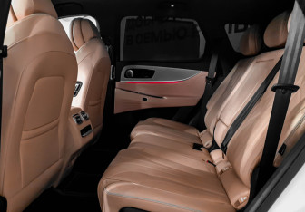 Подержанный автомобиль Jaecoo J8 2024 года (10 фото)