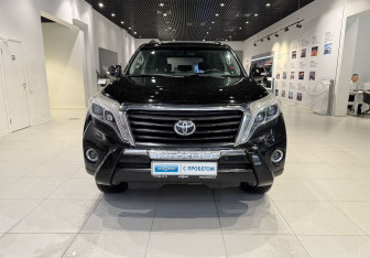Подержанный автомобиль Toyota Land Cruiser Prado 2011 года (2 фото)