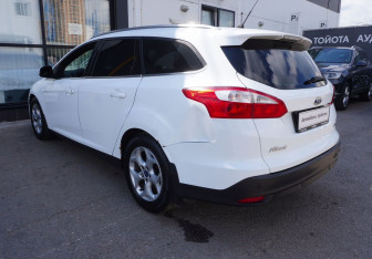 Подержанный автомобиль Ford Focus Wagon 2013 года (7 фото)