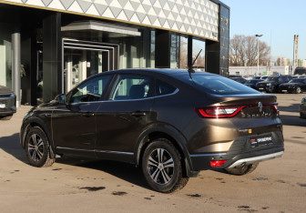 Подержанный автомобиль Renault Arkana 2019 года (7 фото)