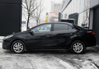 Подержанный автомобиль Toyota Corolla Sedan 2016 года (8 фото)