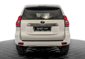 Подержанный автомобиль Toyota Land Cruiser Prado 2021 года (6 фото)