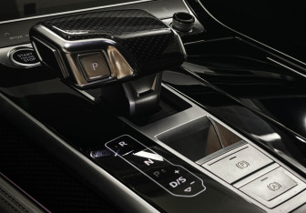 Подержанный автомобиль Audi Q8 2023 года (18 фото)