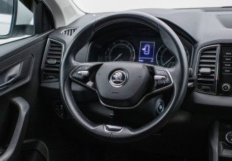 Подержанный автомобиль Skoda Karoq 2021 года (15 фото)