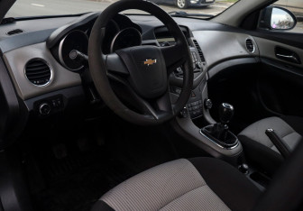 Подержанный автомобиль Chevrolet Cruze Sedan 2011 года (11 фото)
