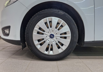 Подержанный автомобиль Ford Focus Hatchback 2018 года (11 фото)