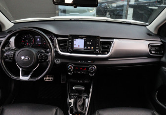 Подержанный автомобиль Kia Stonic 2018 года (9 фото)