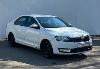 Подержанный автомобиль Skoda Rapid Liftback 2015 года (3 фото)
