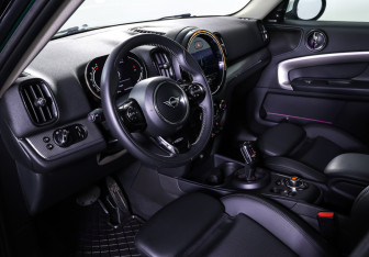 Подержанный автомобиль MINI Countryman 2020 года (15 фото)