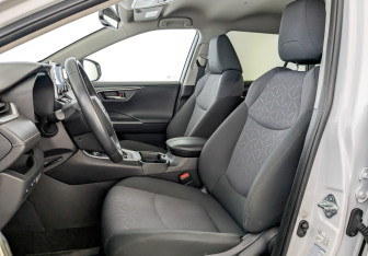 Подержанный автомобиль Toyota RAV4 2021 года (20 фото)