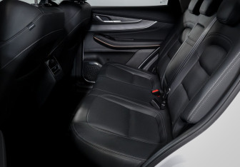 Подержанный автомобиль Exeed LX 2023 года (10 фото)