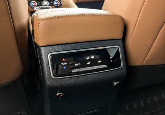 Подержанный автомобиль Changan CS95 2024 года (30 фото)