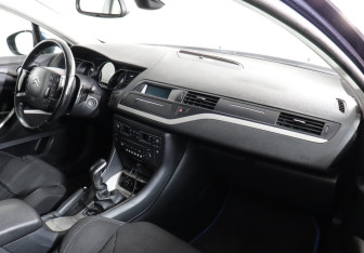 Подержанный автомобиль Citroen C5 Sedan 2011 года (6 фото)