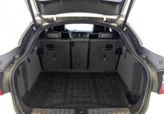 Подержанный автомобиль BMW X4 2015 года (10 фото)