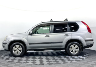 Подержанный автомобиль Nissan X-Trail 2009 года (8 фото)
