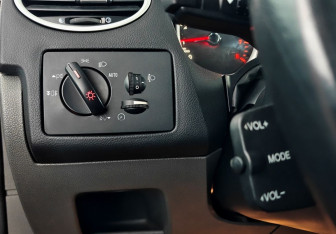 Подержанный автомобиль Ford Focus Hatchback 2011 года (15 фото)