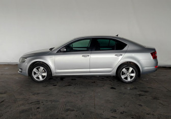 Подержанный автомобиль Skoda Octavia Liftback 2017 года (8 фото)