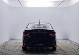 Подержанный автомобиль Kia Rio Sedan 2018 года (6 фото)